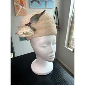 Union Made- Vtg- Pillbox hat- Cream with white floral accent- beige lace netting